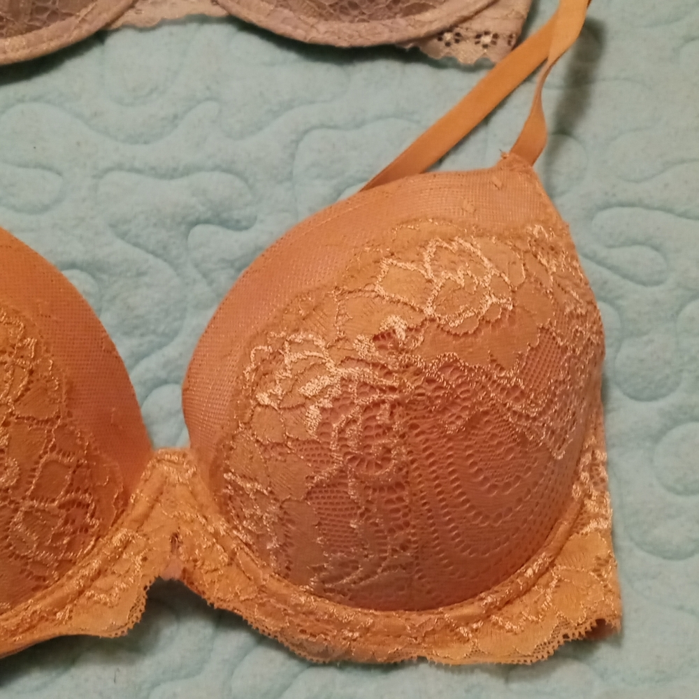 2 Bras - Picture 11 of 11